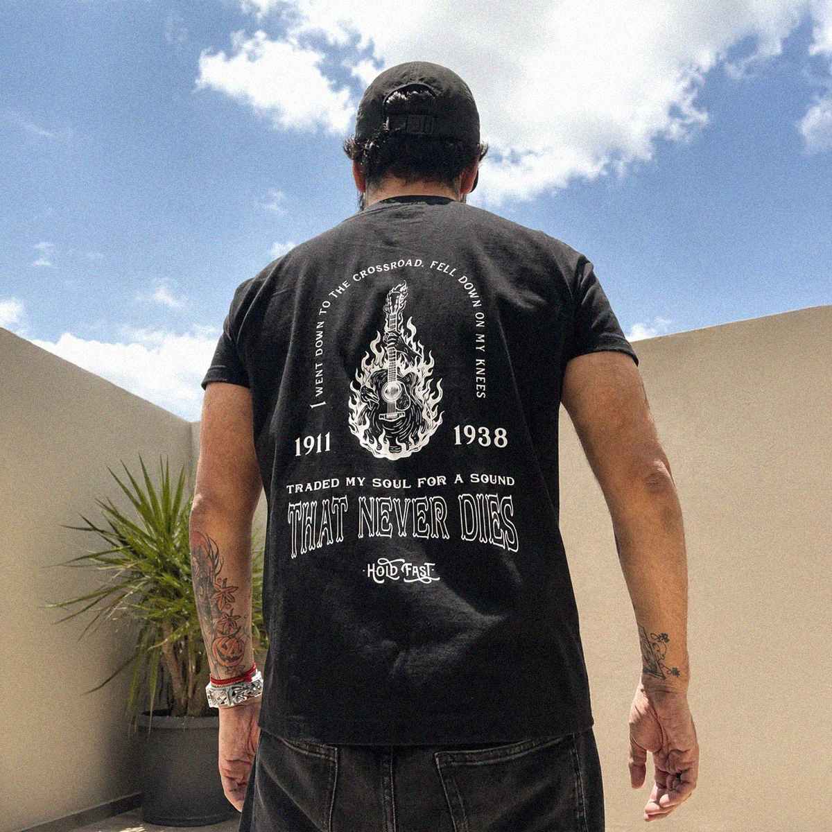 DROP 01 · NEVER DIES — PLAYERA HOMBRE
