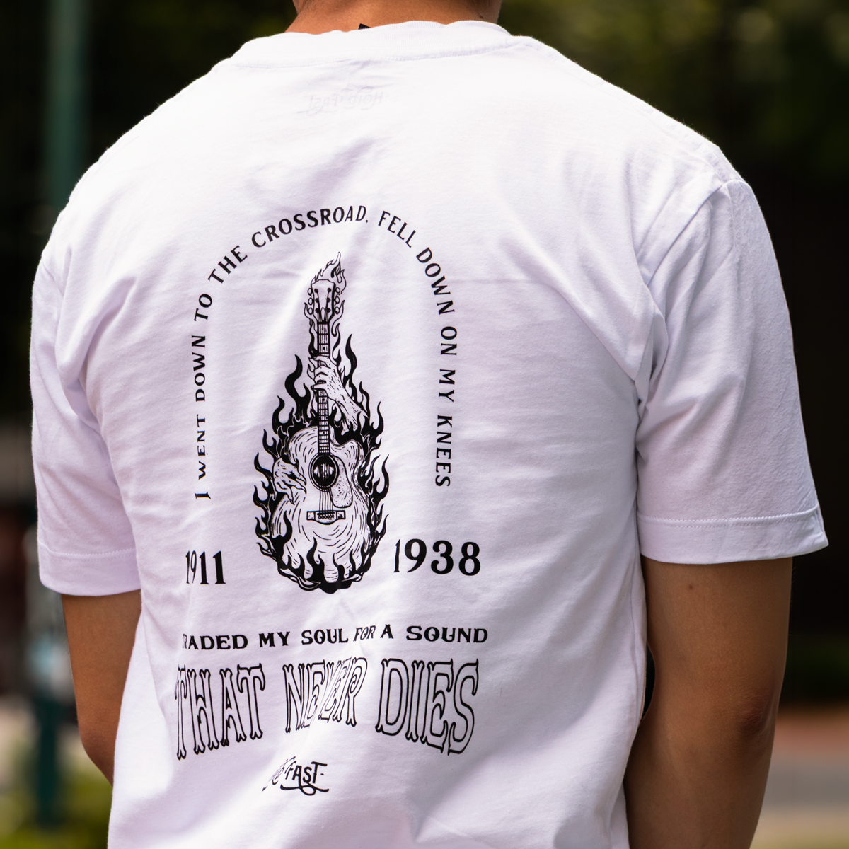 DROP 01 · NEVER DIES — PLAYERA HOMBRE