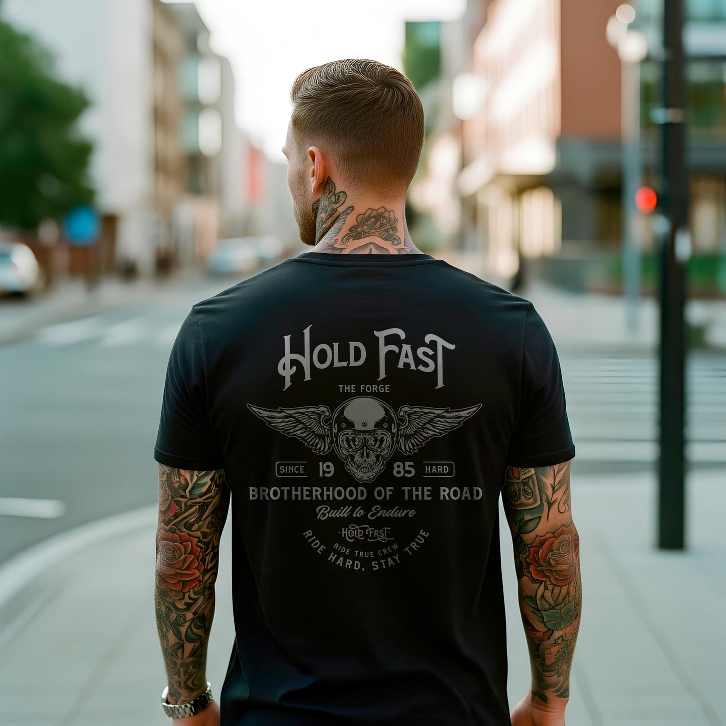 PLAYERA MANGA CORTA "HOLD FAST THE FORGE" HOMBRE