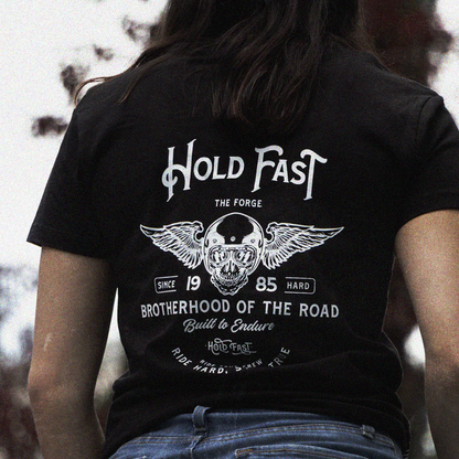 DROP 01 · HOLD FAST THE FORGE — PLAYERA MUJER