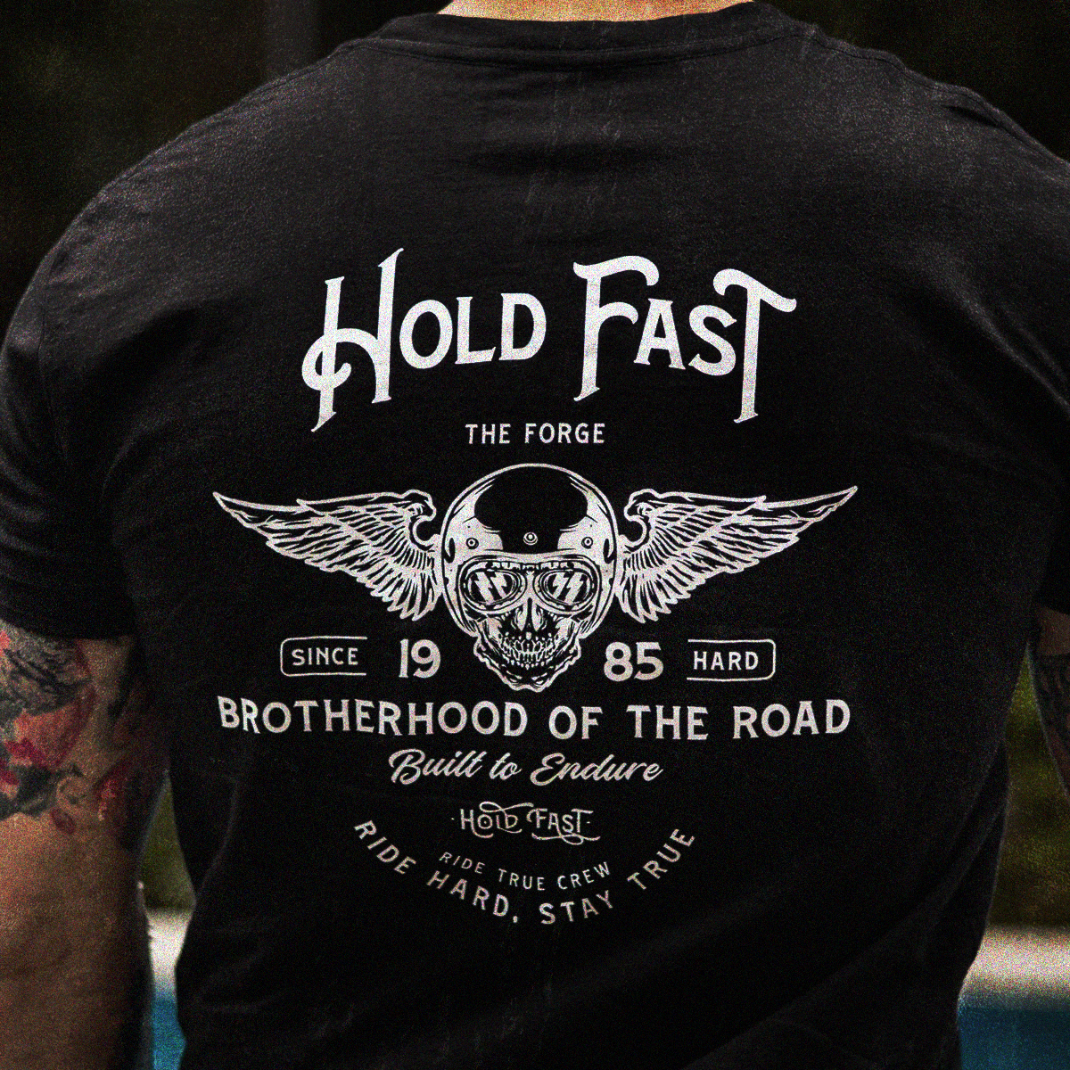 DROP 01 · HOLD FAST THE FORGE — PLAYERA HOMBRE