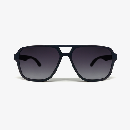 Lentes solares de madera de capas de ébano con lentes polarizados color humo. Actitud Libre.  Eres implacable, te gusta la libertad y compartir con aquellos que se cruzan en tu camino. Lentes Solares de Madera Jinete.