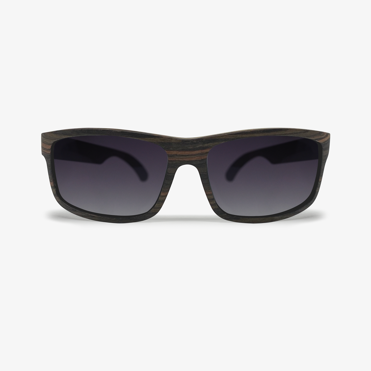 Lentes solares de madera chapada en ébano con lentes polarizados en color gris. Actitud Aventurera.  Eres pata de perro, amas explorar y conocer nuevos horizontes, tu destino ideal es cualquier lugar. Lentes Solares de Madera Viajero.
